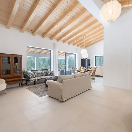 Peace & Pool In Olive Grove Tatil Evi Plano